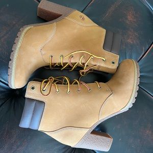 NWOT Timberland WOMEN'S TILLSTON Boots Size 8